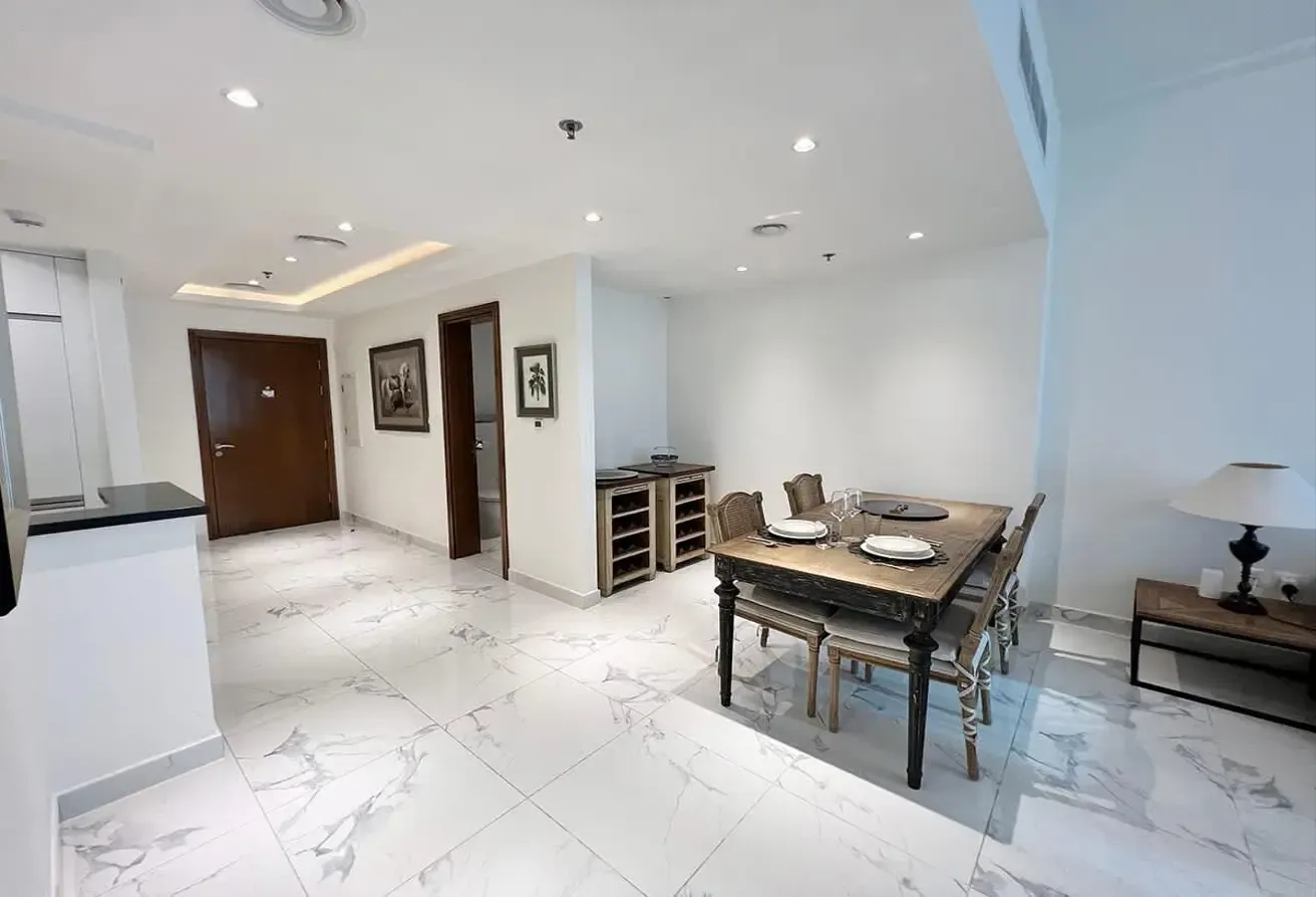 Noora Tower 1BR: Dubai Luxury with Pool & Gym