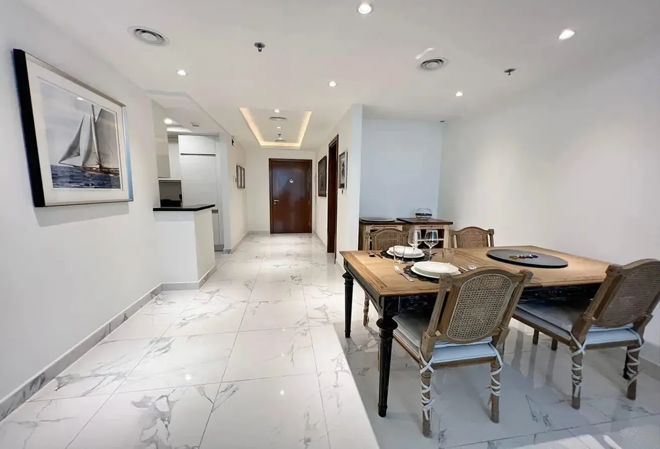 Noora Tower 1BR: Dubai Luxury with Pool & Gym