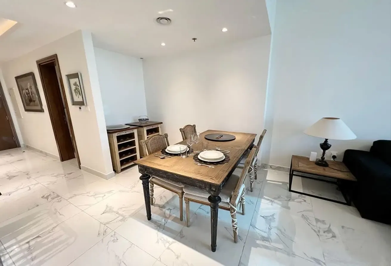 Noora Tower 1BR: Dubai Luxury with Pool & Gym