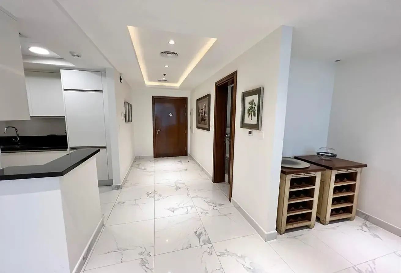 Noora Tower 1BR: Dubai Luxury with Pool & Gym