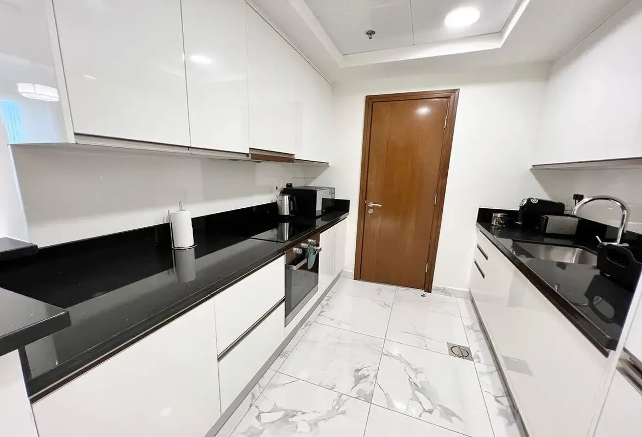 Noora Tower 1BR: Dubai Luxury with Pool & Gym