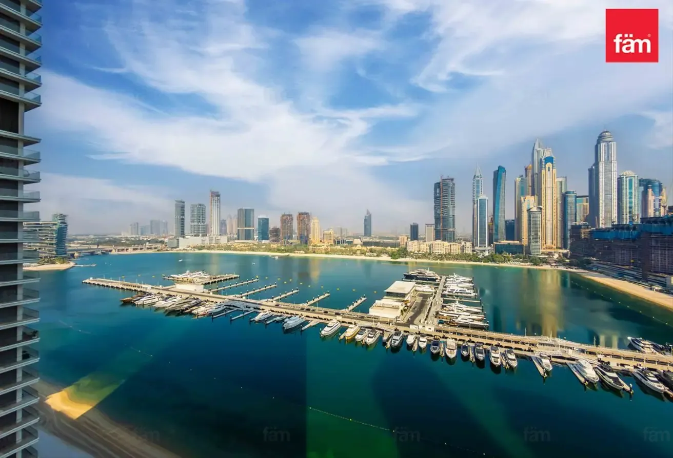 Marina Skyline View | Private Beach | High Floors