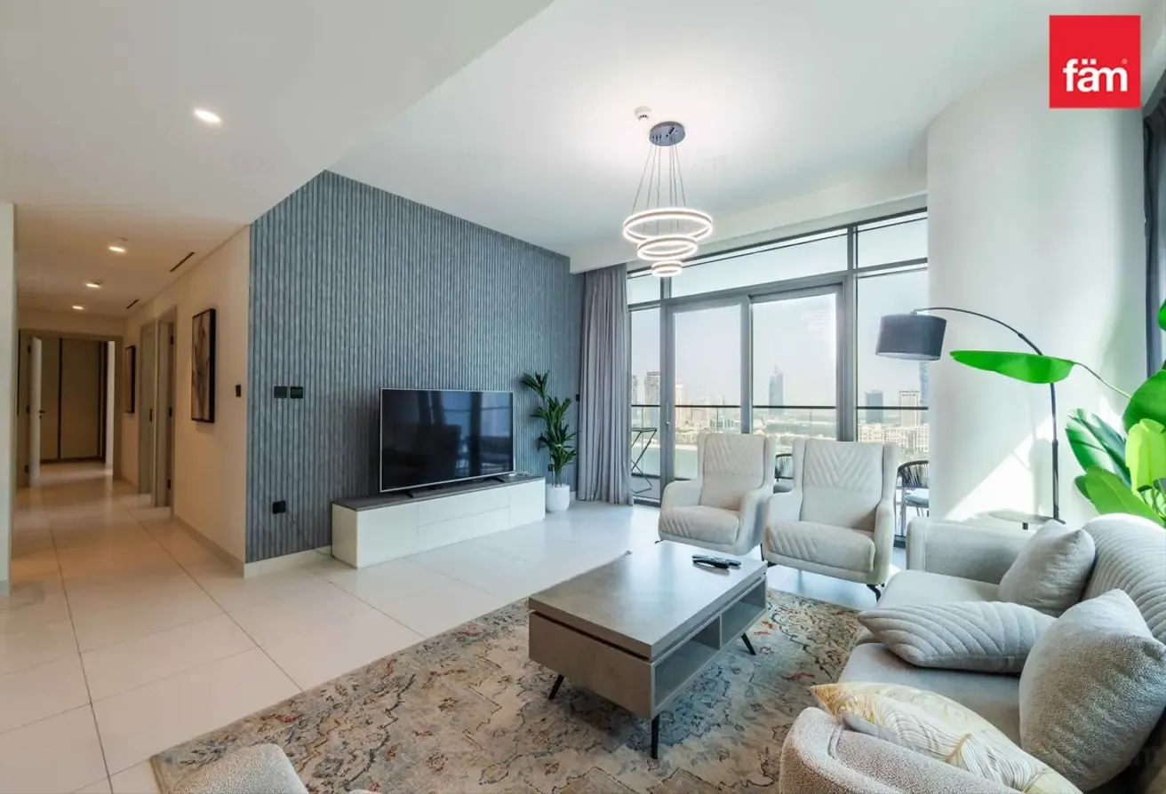 Marina Skyline View | Private Beach | High Floors