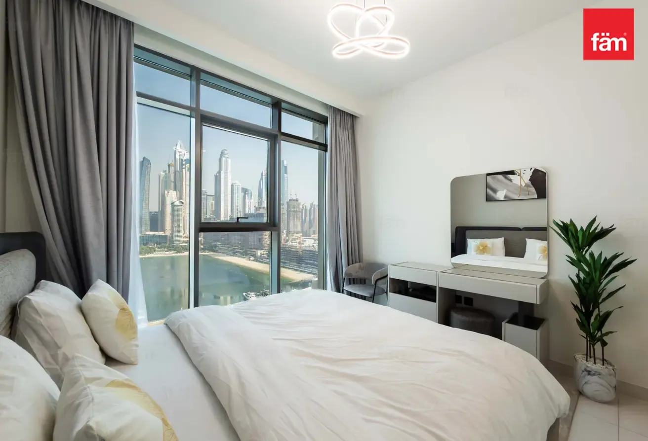 Marina Skyline View | Private Beach | High Floors