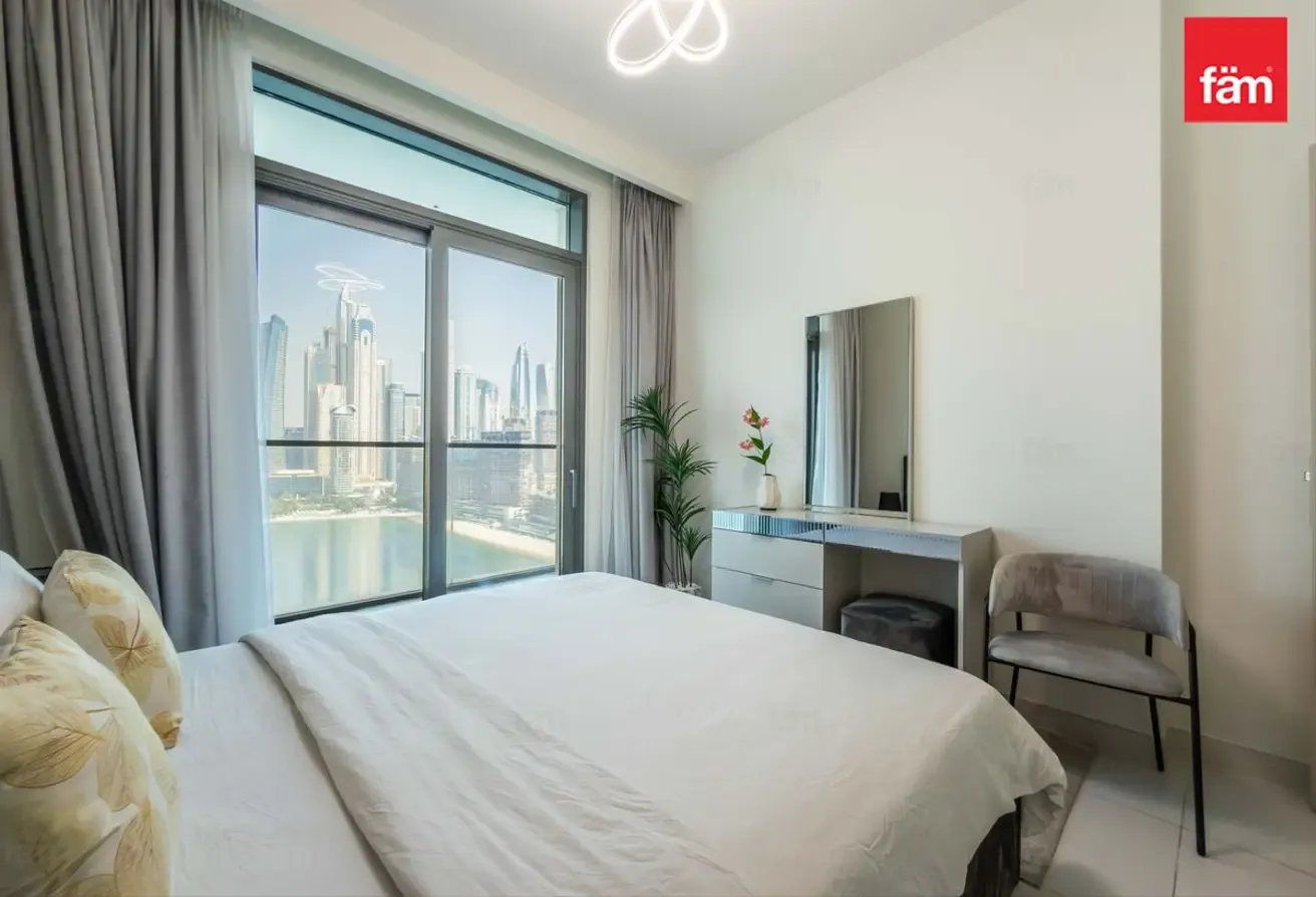 Marina Skyline View | Private Beach | High Floors
