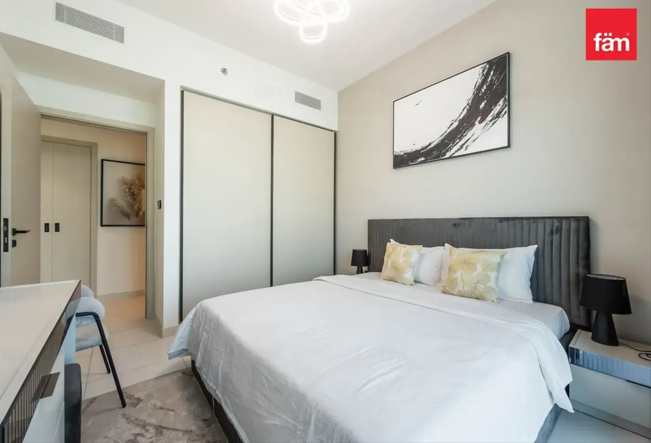 Marina Skyline View | Private Beach | High Floors