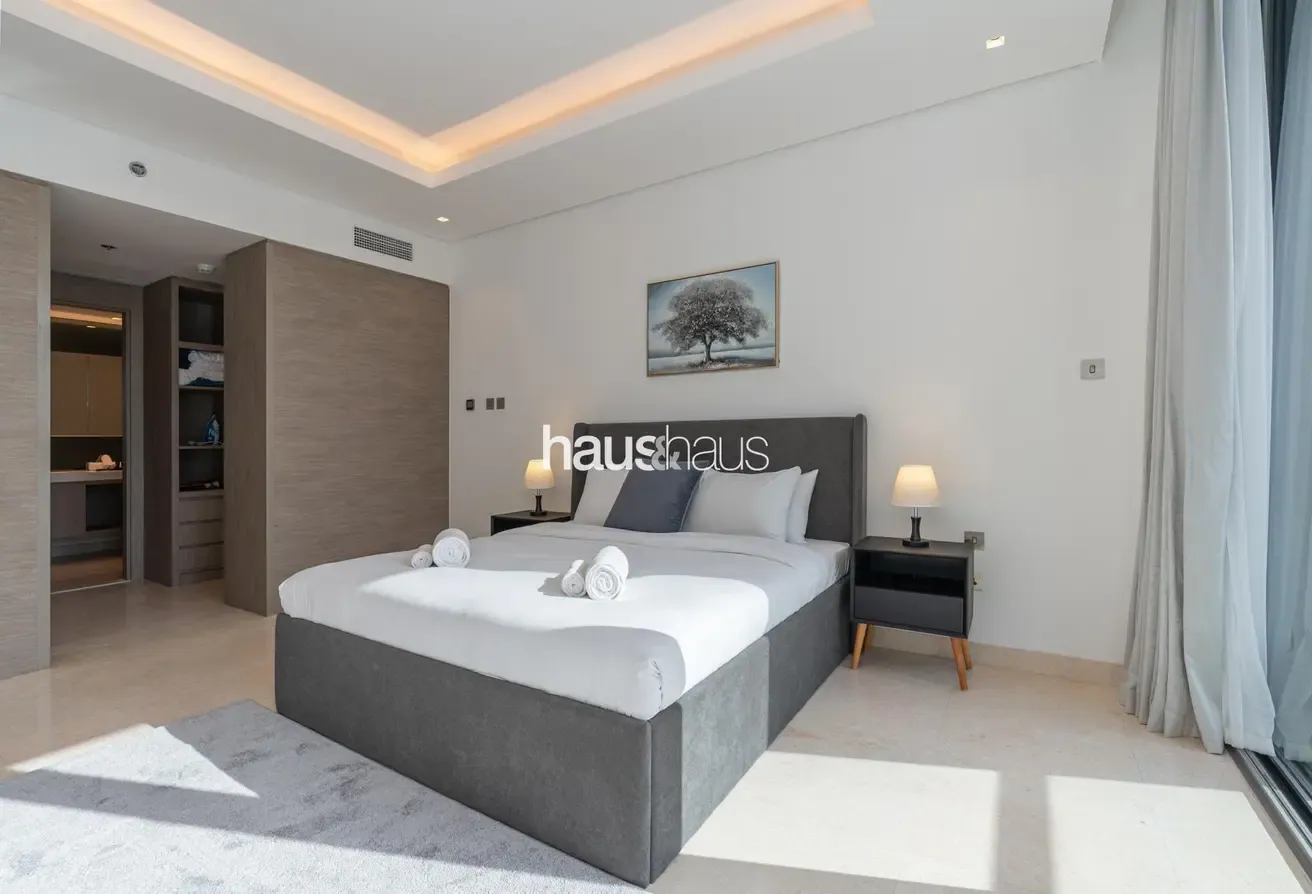 Burj Khalifa View | Contemporary 1BR | Central