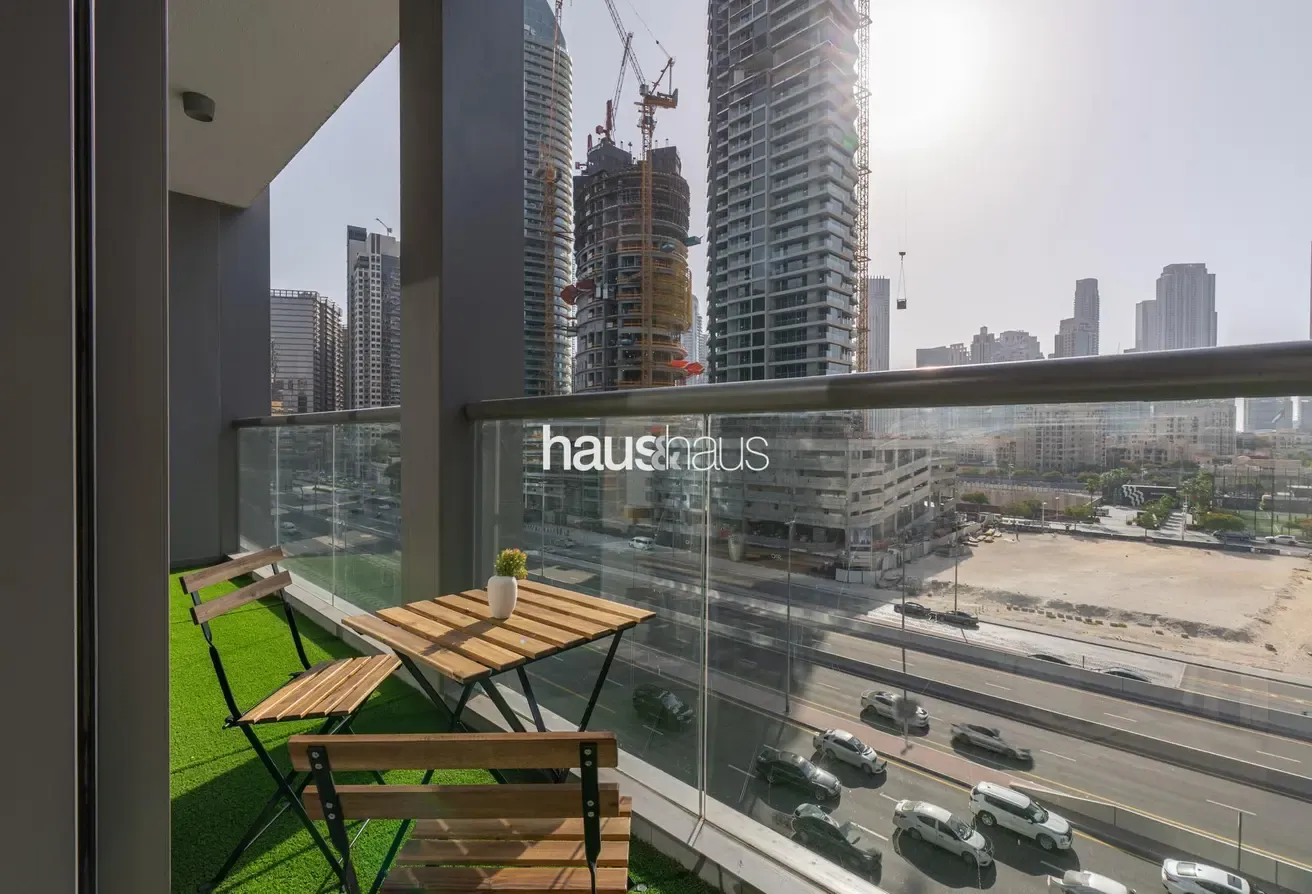 Burj Khalifa View | Contemporary 1BR | Central