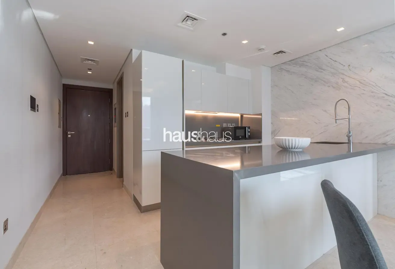 Burj Khalifa View | Contemporary 1BR | Central