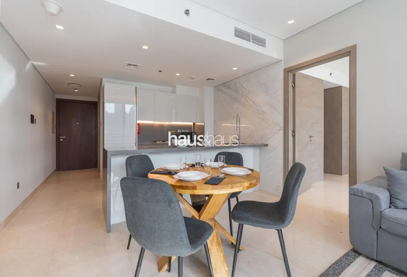 Burj Khalifa View | Contemporary 1BR | Central