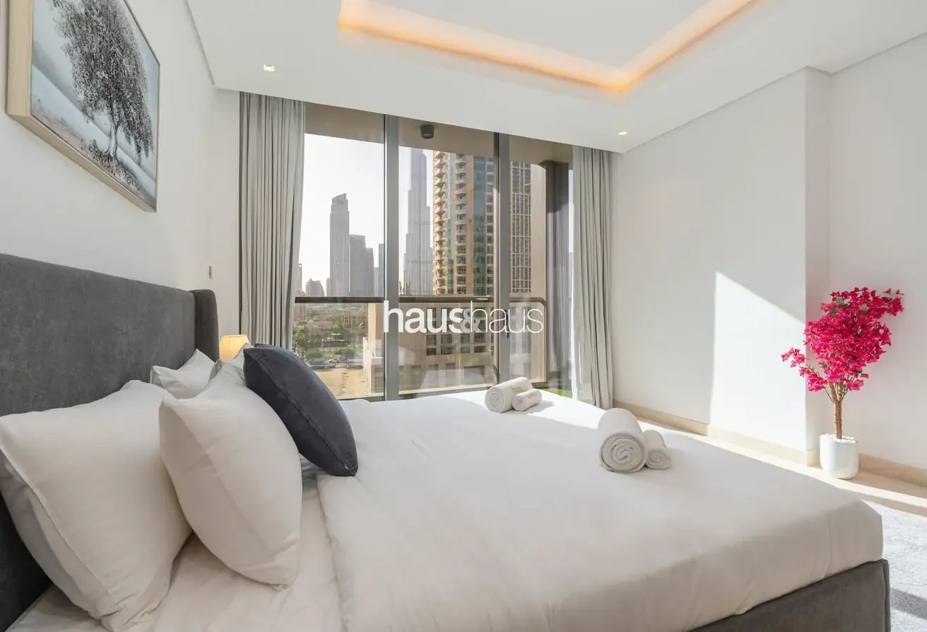 Burj Khalifa View | Contemporary 1BR | Central