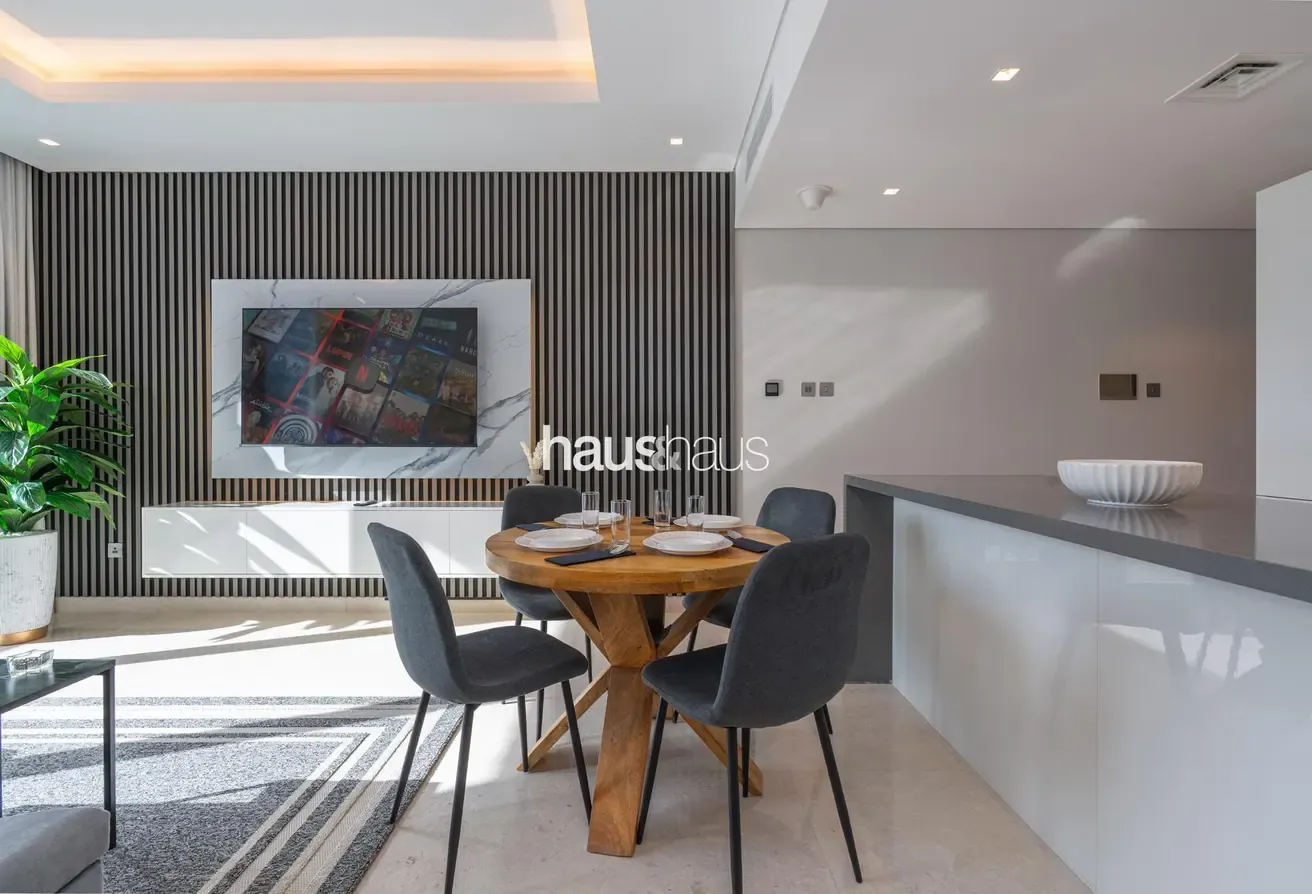 Burj Khalifa View | Contemporary 1BR | Central