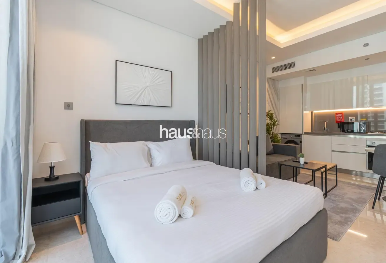 Charming Pool View | Great Location | Cosy
