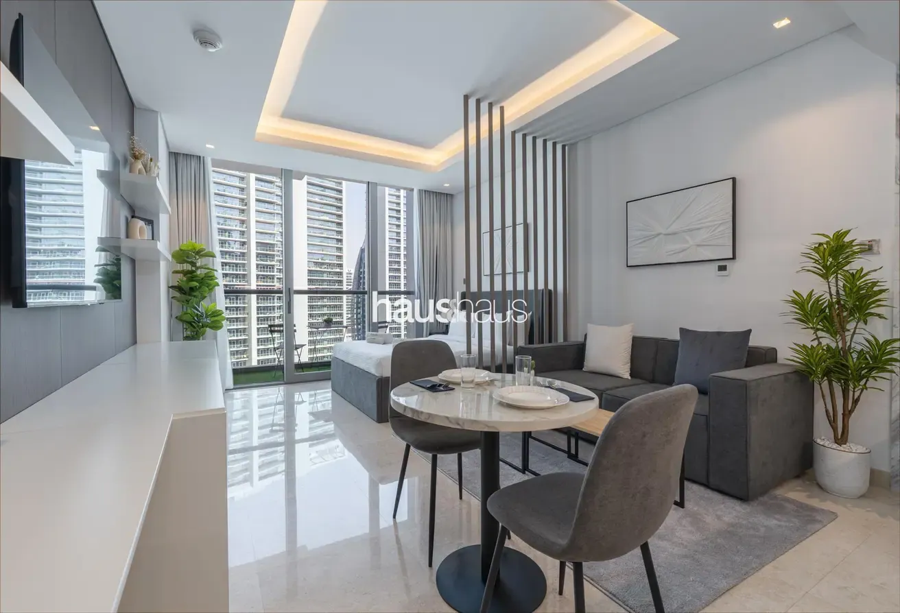 Charming Pool View | Great Location | Cosy