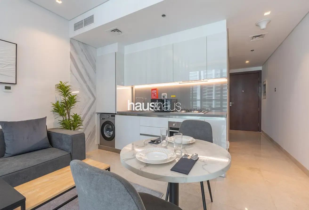 Charming Pool View | Great Location | Cosy