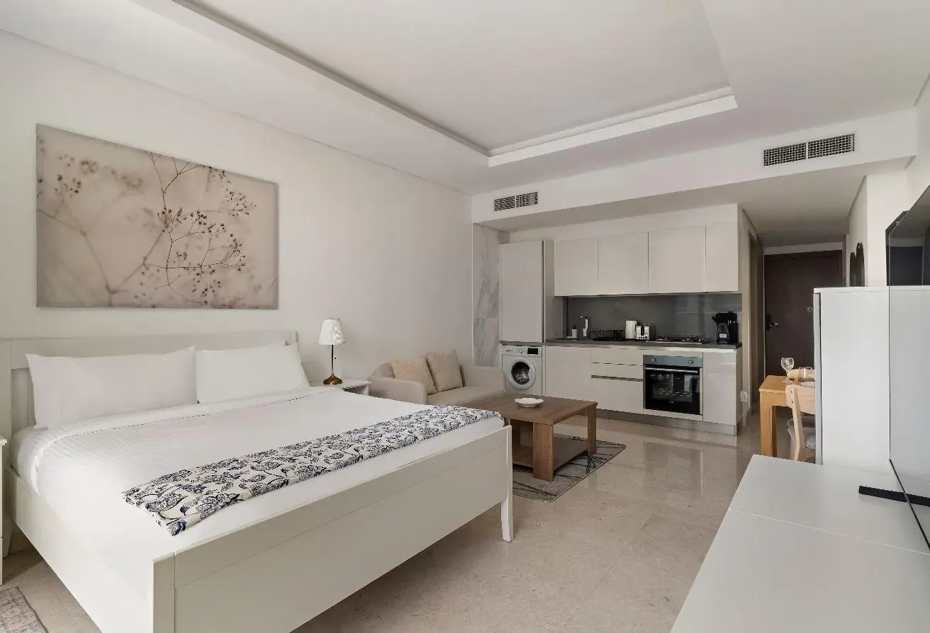 Fully Furnished Studio | Canal View | The Sterling