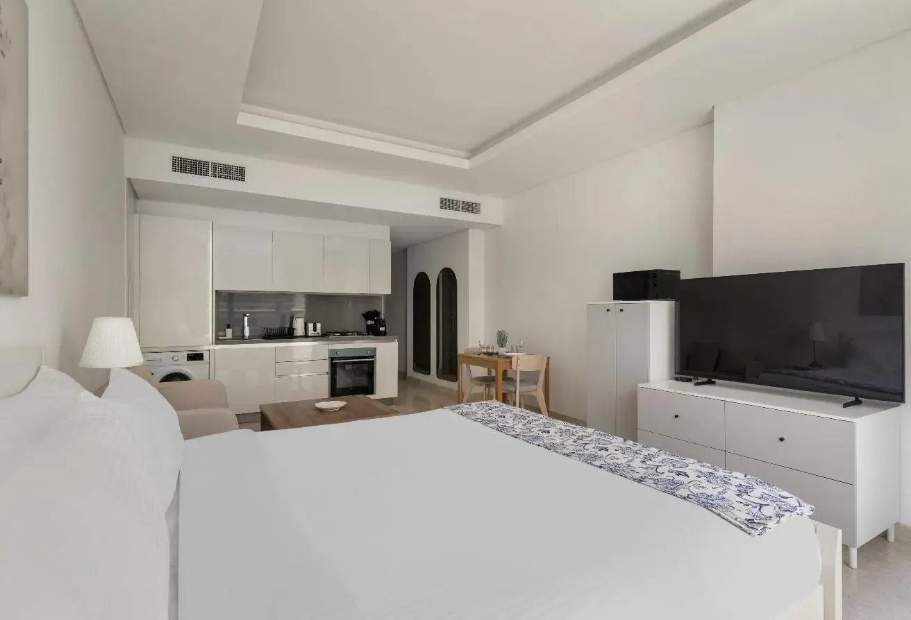 Fully Furnished Studio | Canal View | The Sterling