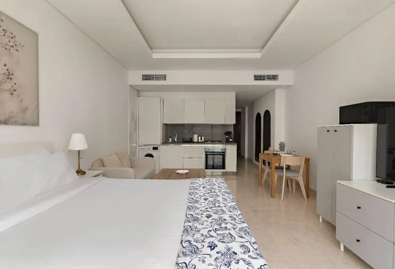 Fully Furnished Studio | Canal View | The Sterling