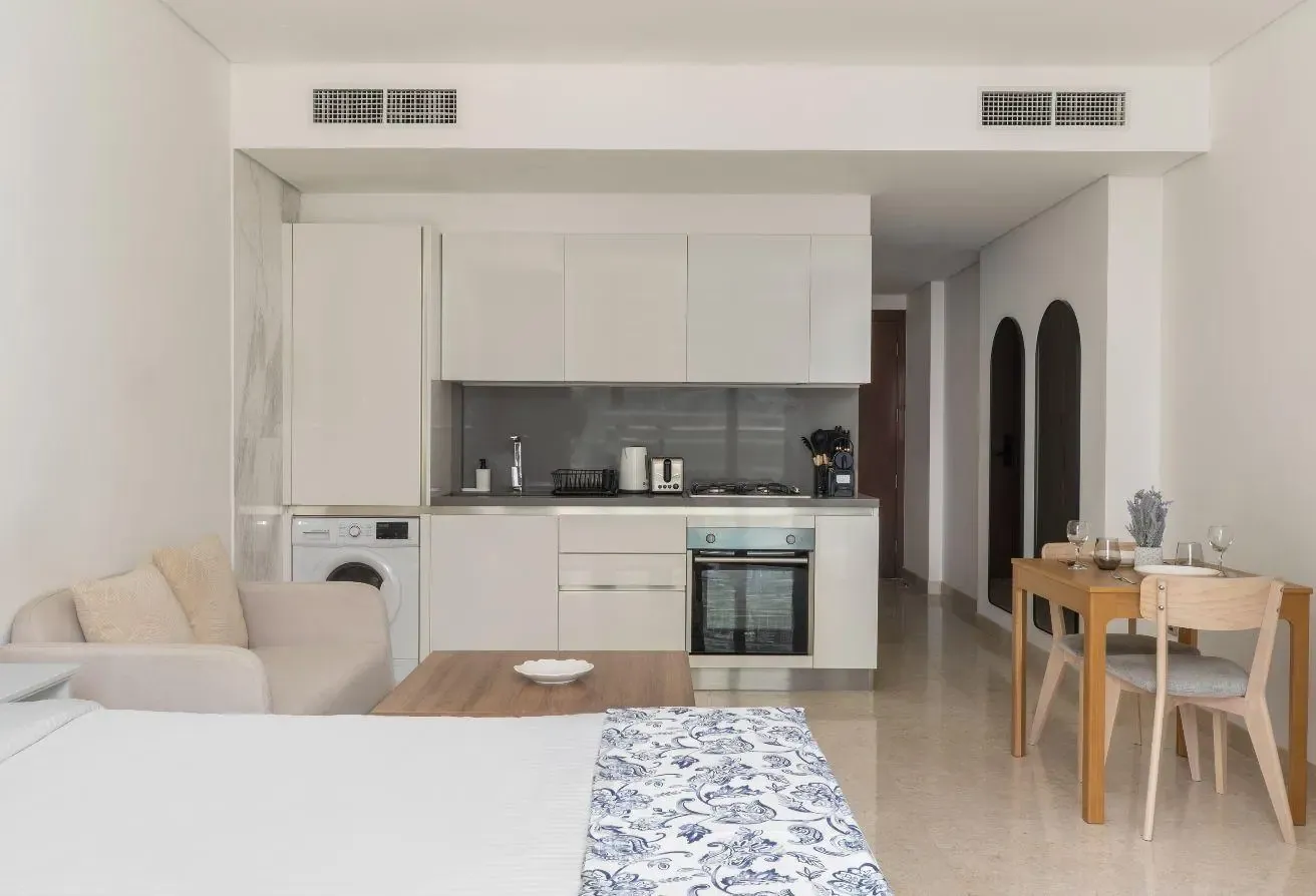 Fully Furnished Studio | Canal View | The Sterling