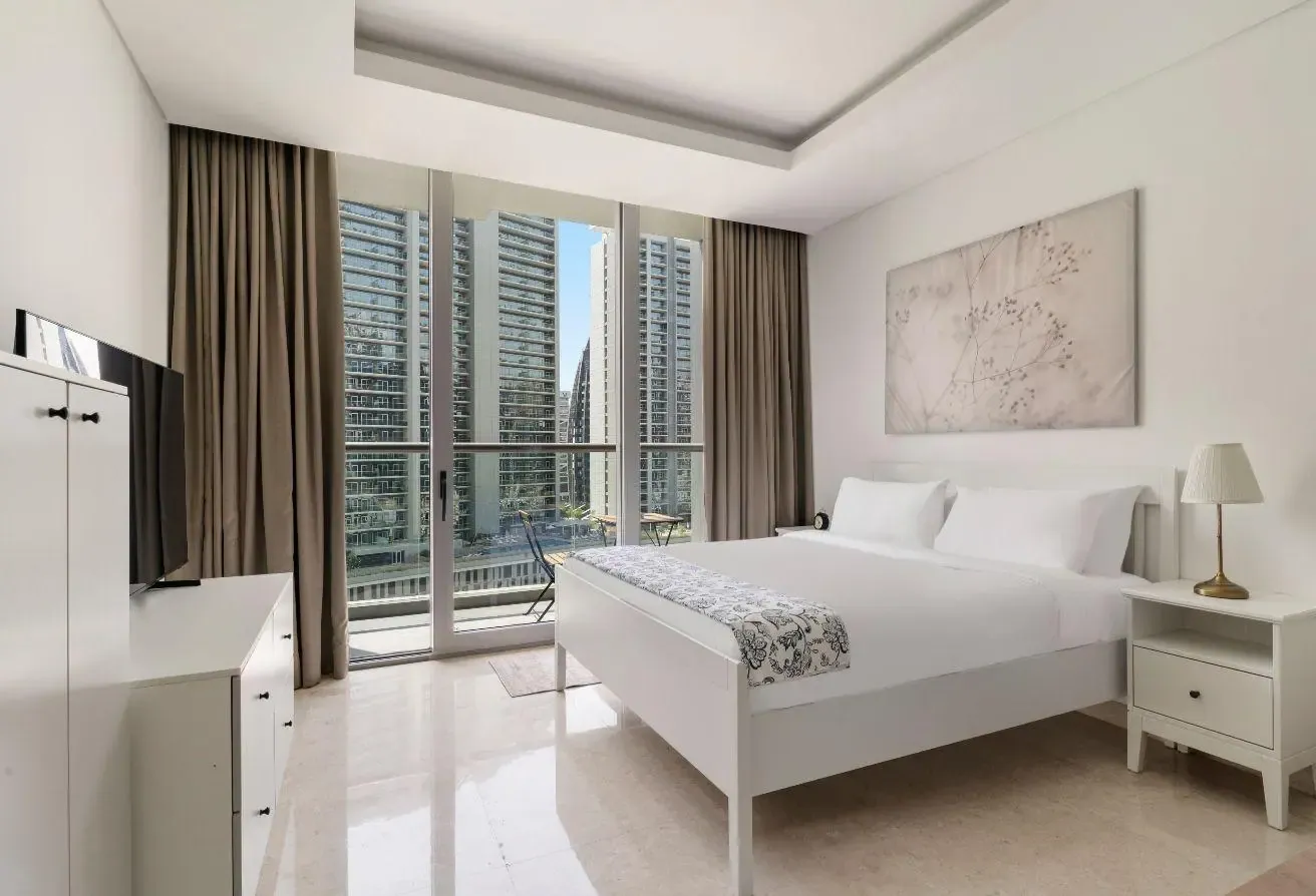 Fully Furnished Studio | Canal View | The Sterling