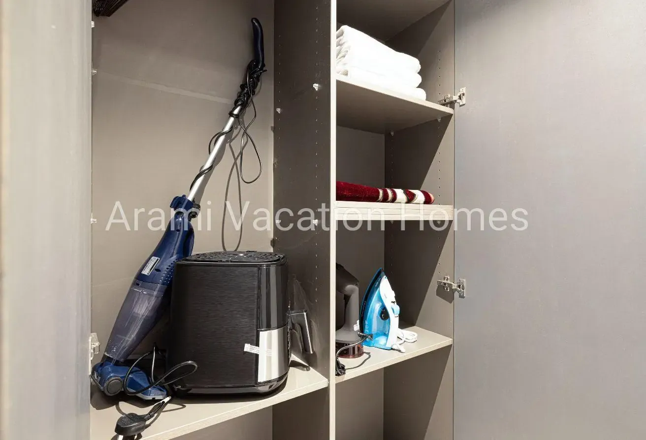 Exceptional Studio In Sterling Towers queen beds