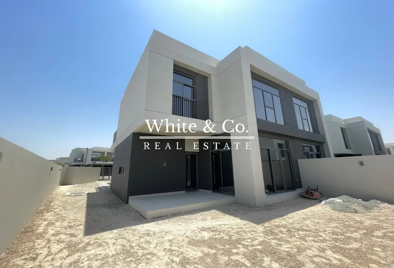 End Row | Gated Cluster | Near the Beach