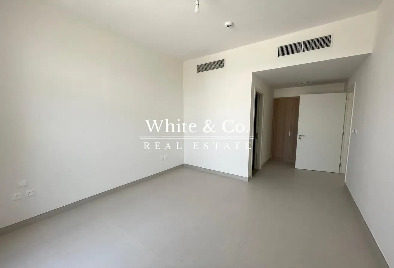 End Row | Gated Cluster | Near the Beach