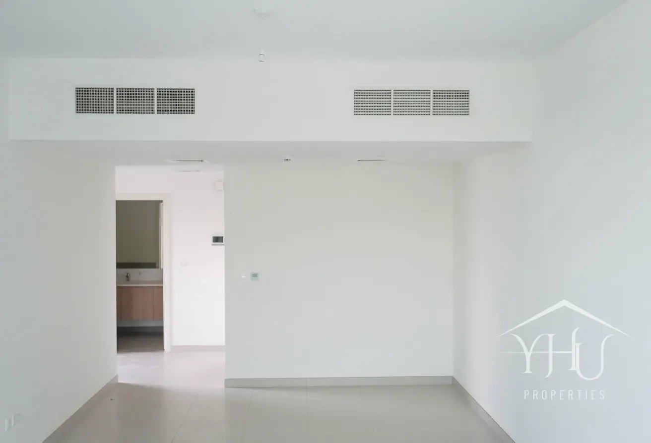 Vacant Single Row | Close to Amenities | Spacious