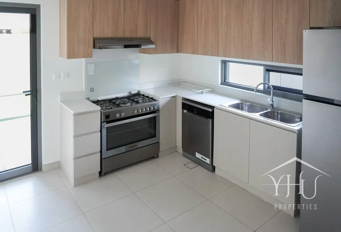 Vacant Single Row | Close to Amenities | Spacious