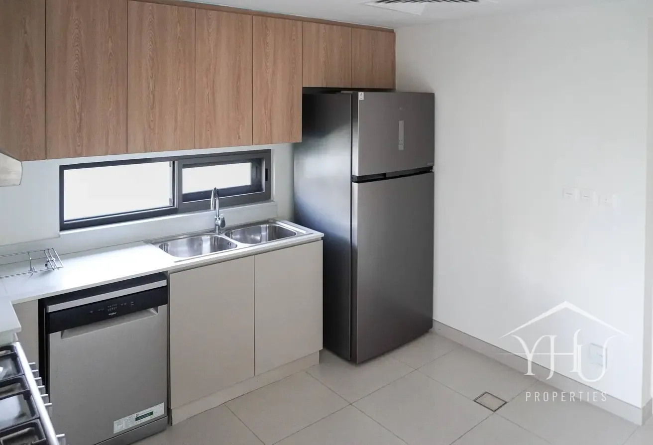Vacant Single Row | Close to Amenities | Spacious
