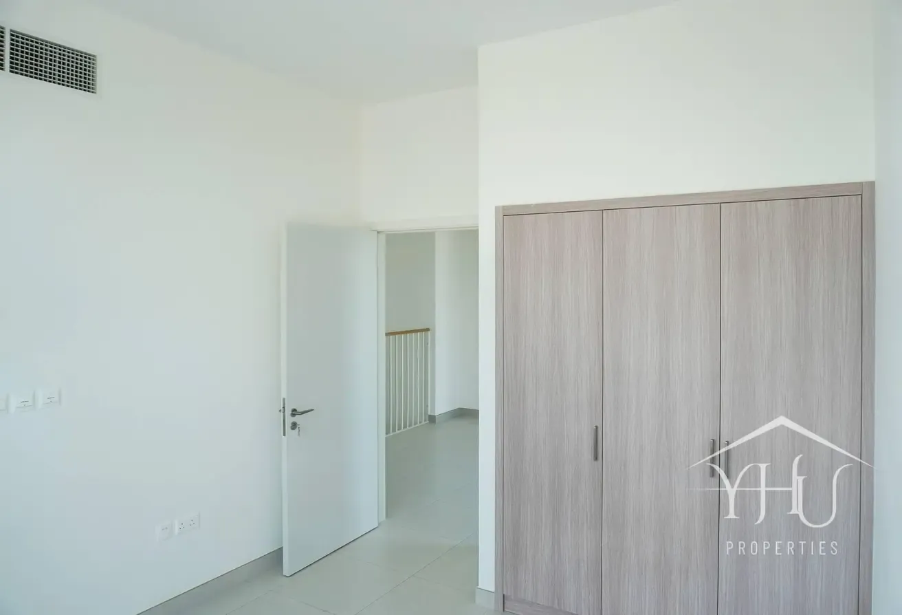 Vacant Single Row | Close to Amenities | Spacious