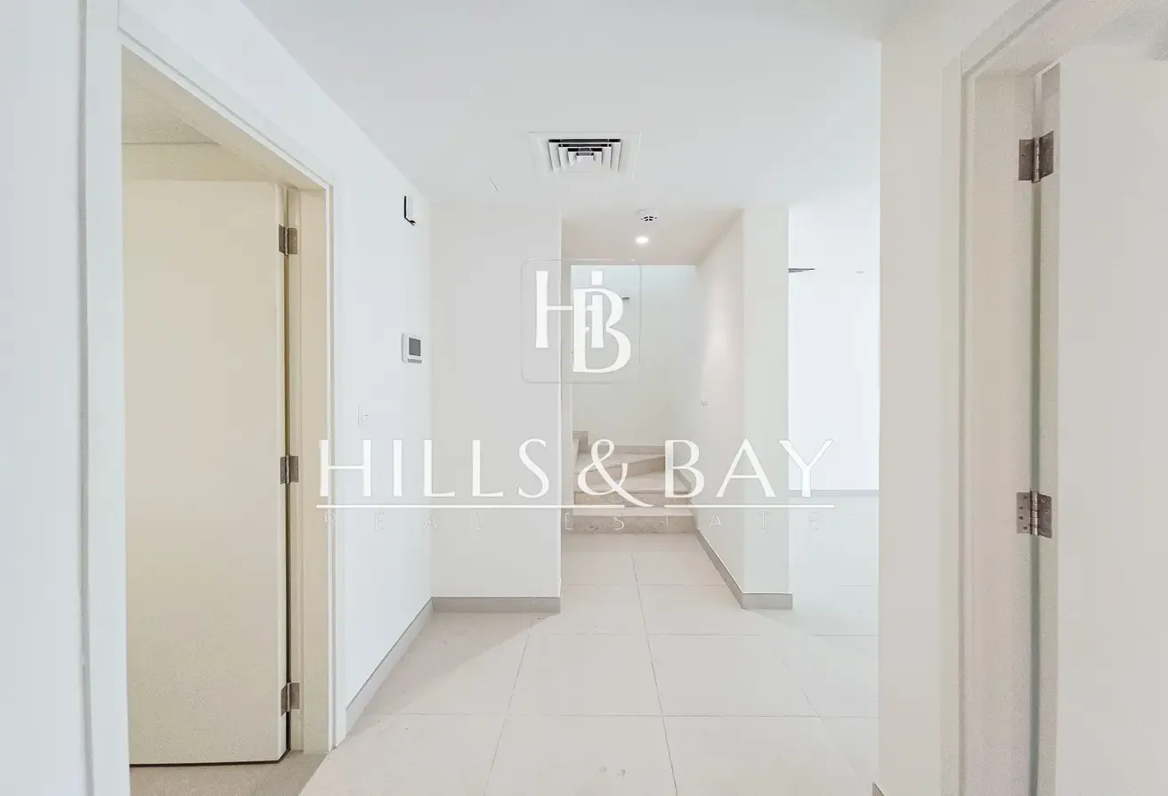 Spacious 3 BEDROOM+MAID | Corner unit | Single Row