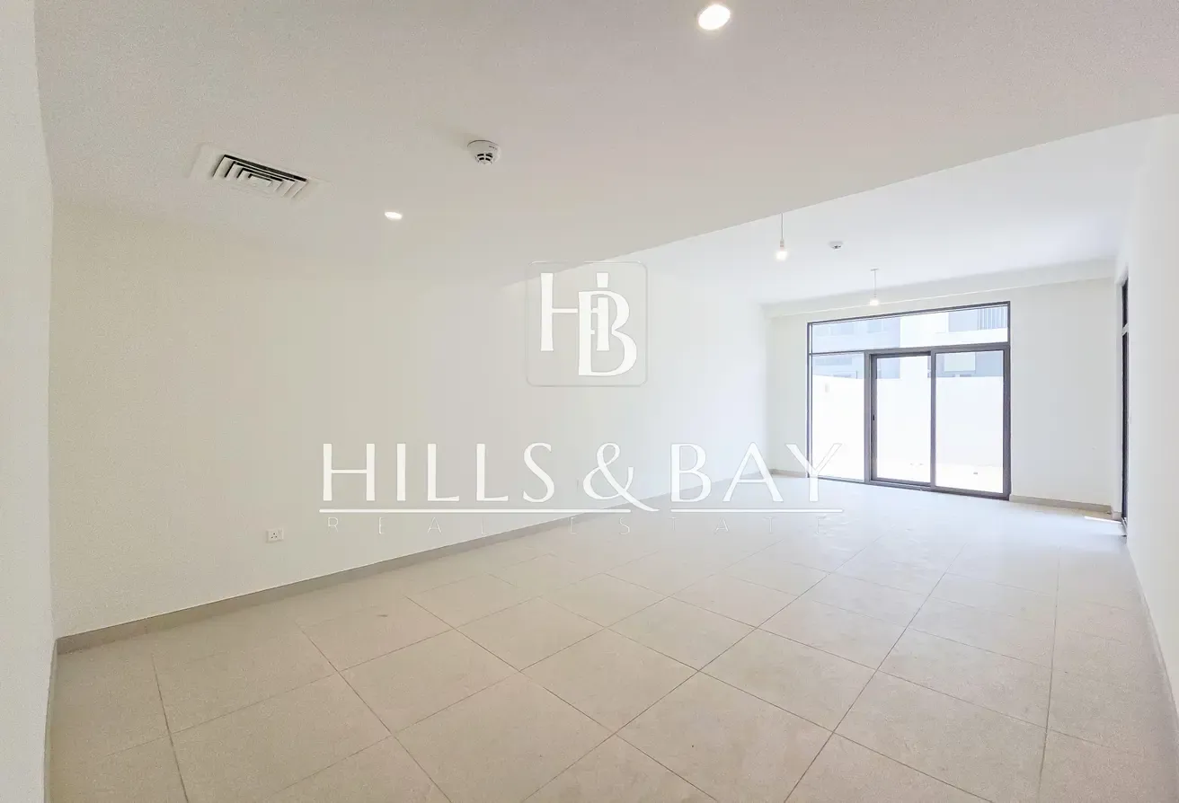 Spacious 3 BEDROOM+MAID | Corner unit | Single Row
