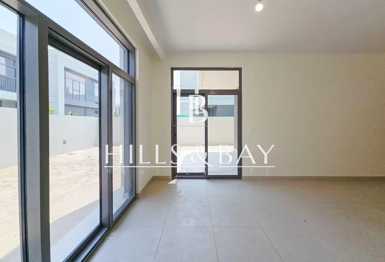 Spacious 3 BEDROOM+MAID | Corner unit | Single Row