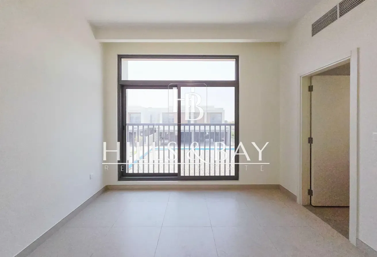 Spacious 3 BEDROOM+MAID | Corner unit | Single Row