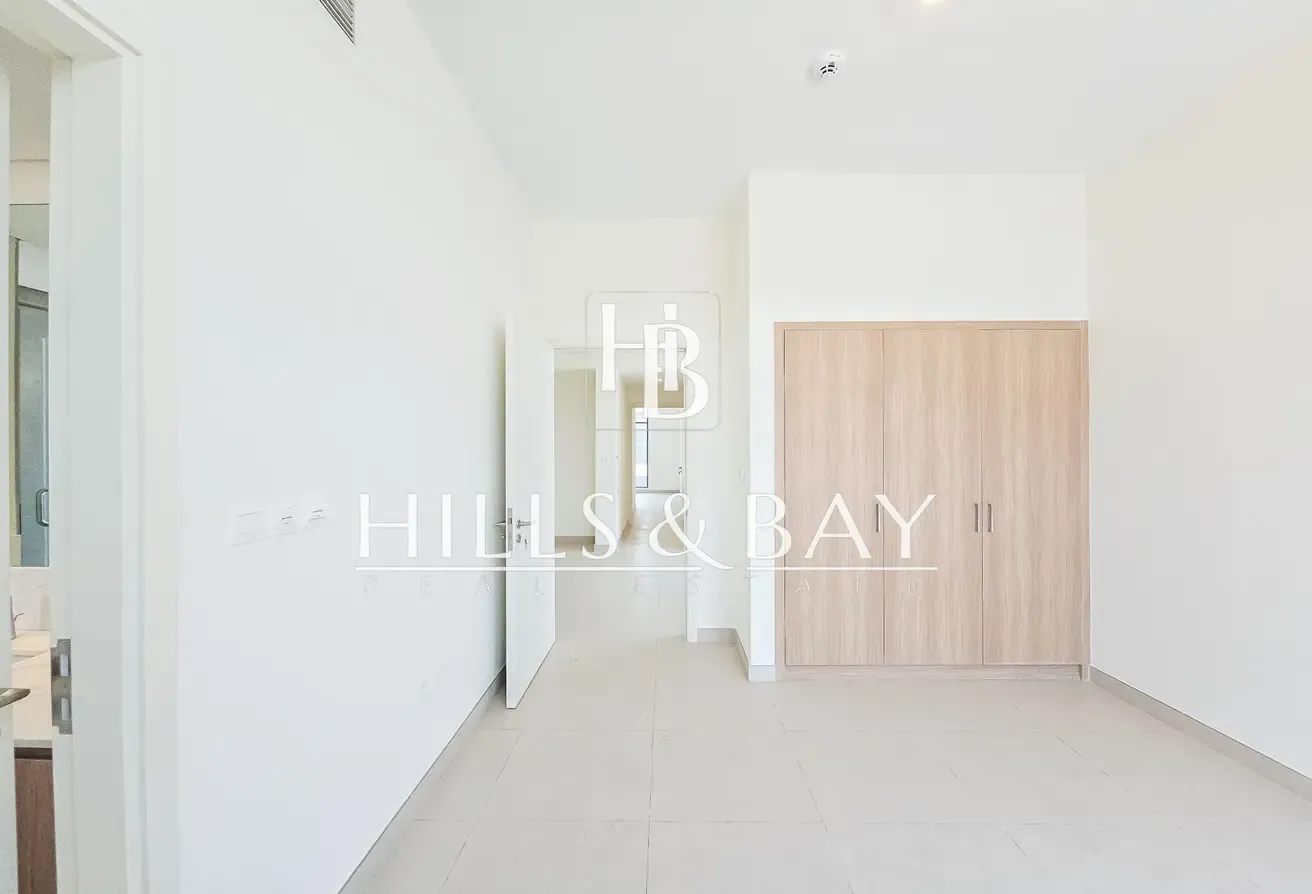 Spacious 3 BEDROOM+MAID | Corner unit | Single Row
