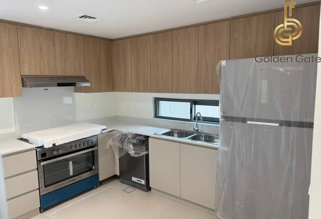 Prime location | Close to amenities | Corner unit