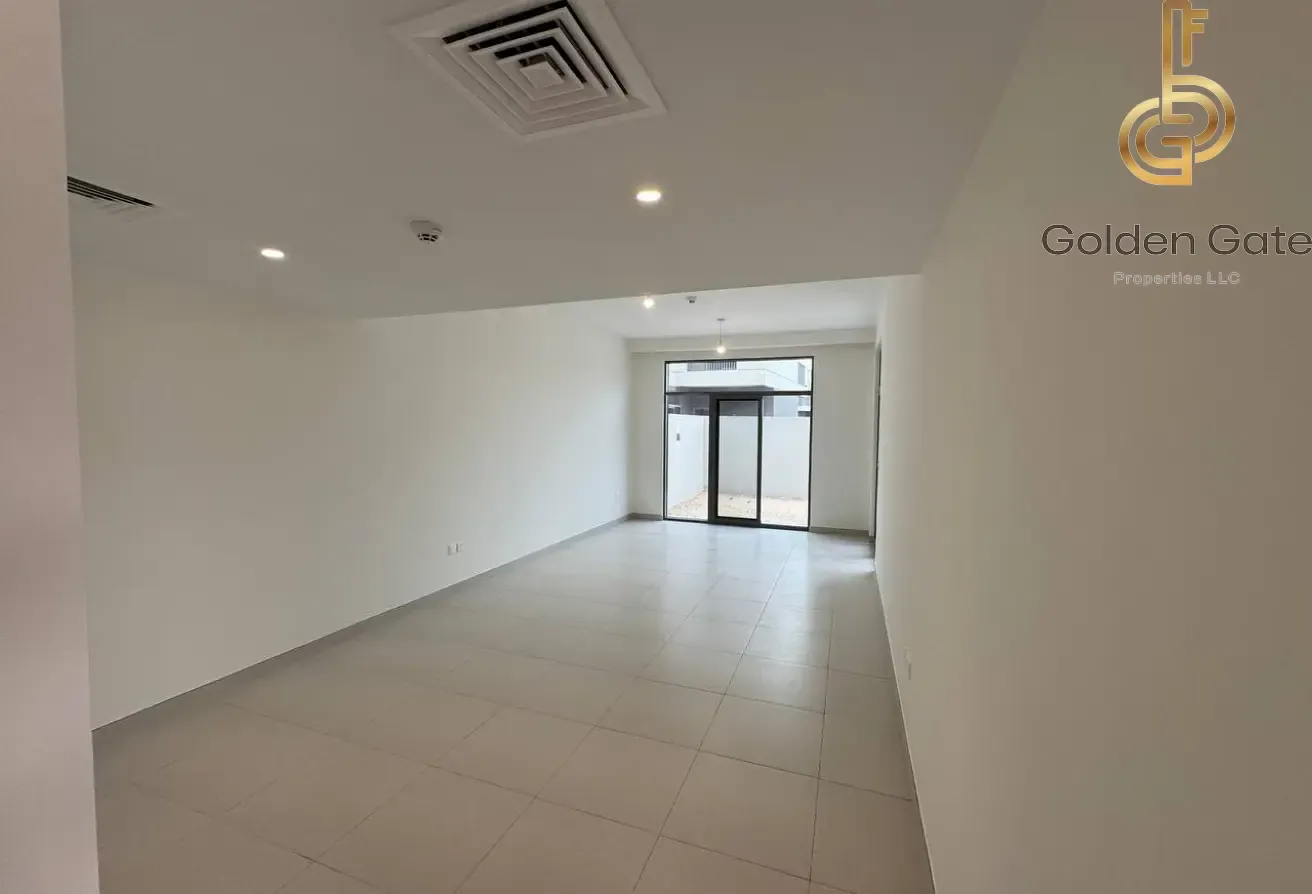 Prime location | Close to amenities | Corner unit