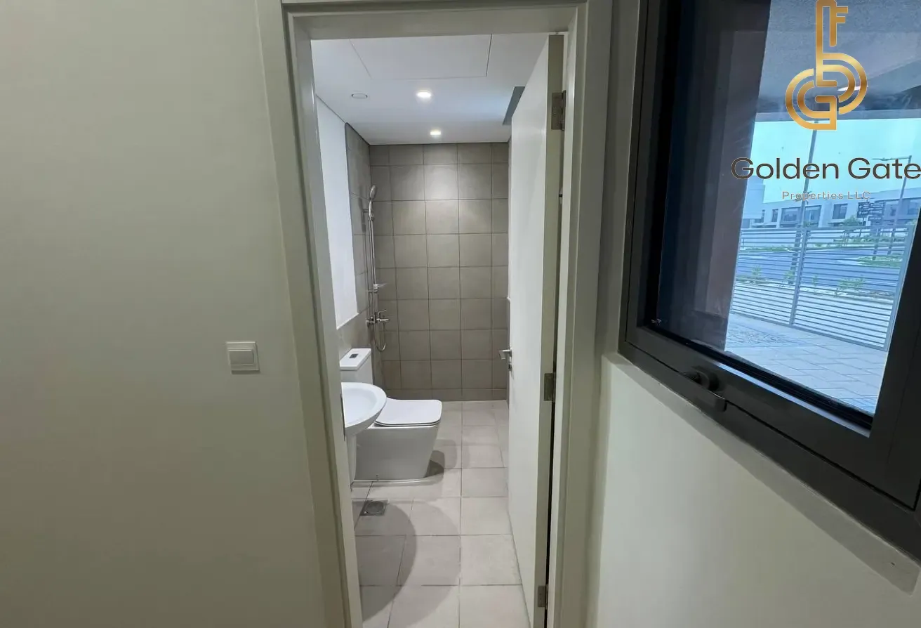 Prime location | Close to amenities | Corner unit