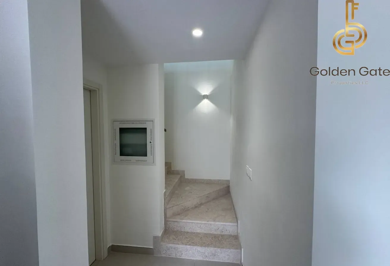 Prime location | Close to amenities | Corner unit