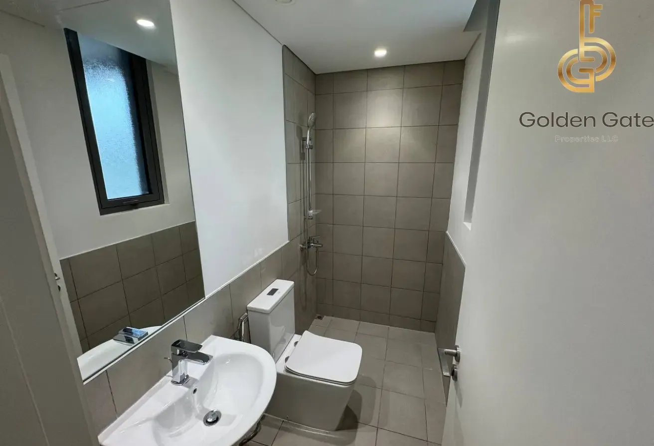 Prime location | Close to amenities | Corner unit