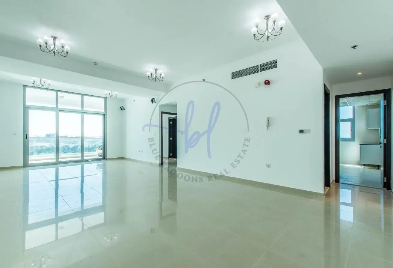 Spacious Living Room| Ready to Move In | Call Noww