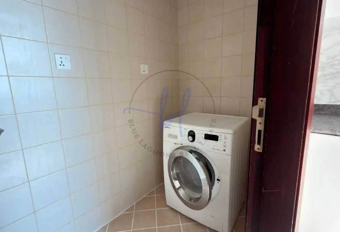 Spacious Living Room| Ready to Move In | Call Noww
