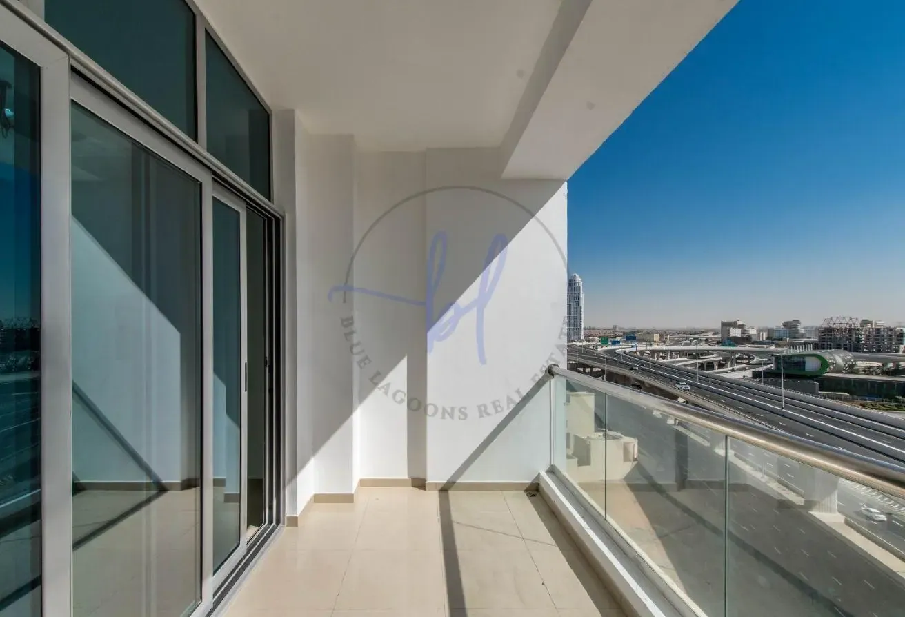 Spacious Living Room| Ready to Move In | Call Noww