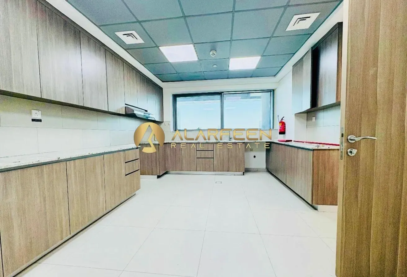 Chiller Free| 3 BR + Maid| Penthouse| Huge Terrace