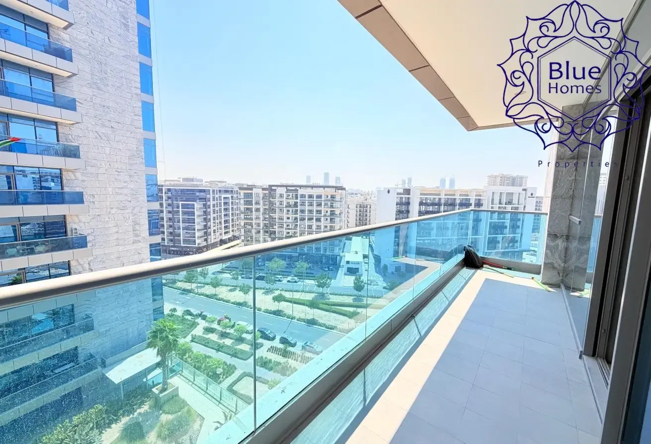 Bright 2BHK / Maidroom / kitchen appliances