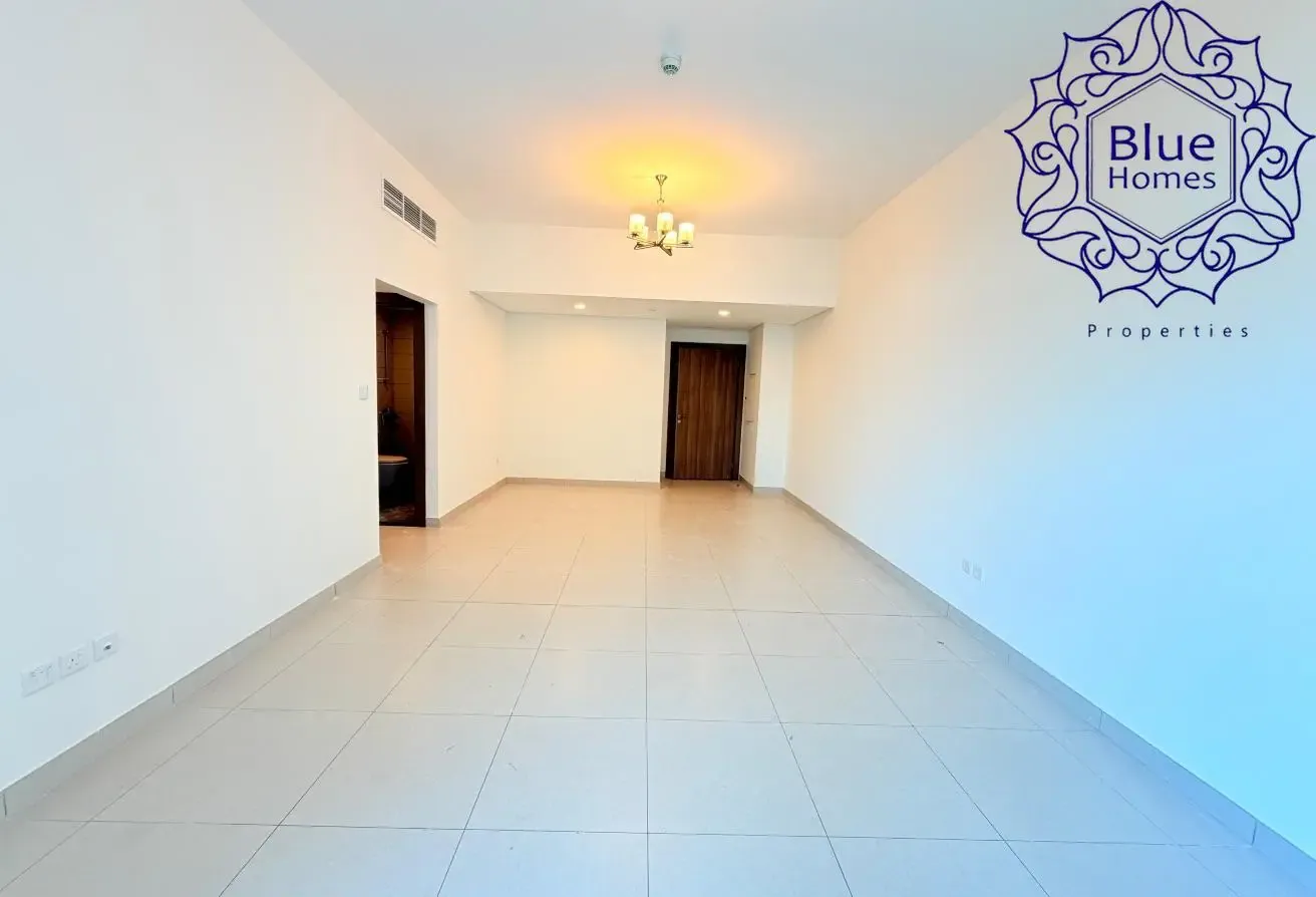 Bright 2BHK / Maidroom / kitchen appliances