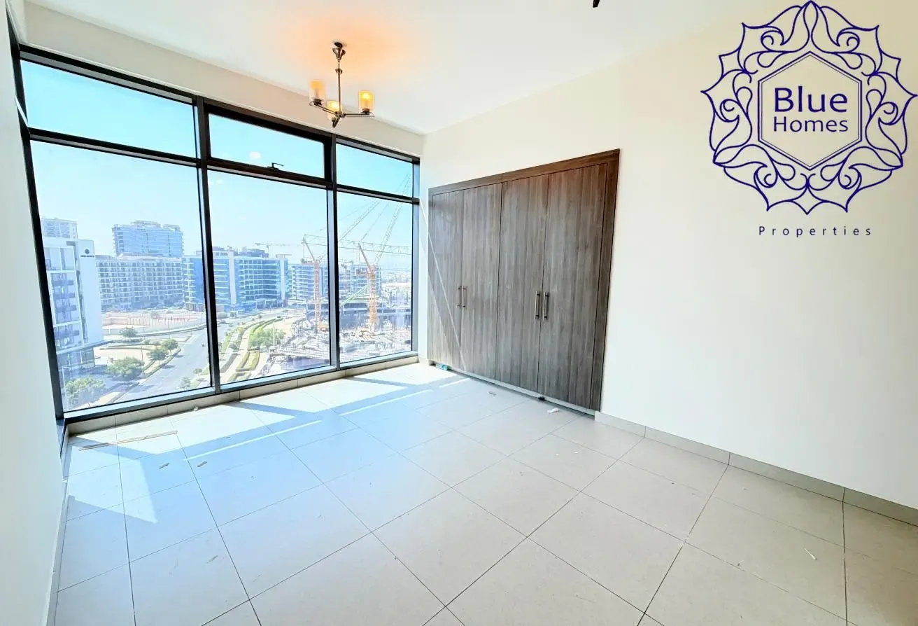 Bright 2BHK / Maidroom / kitchen appliances