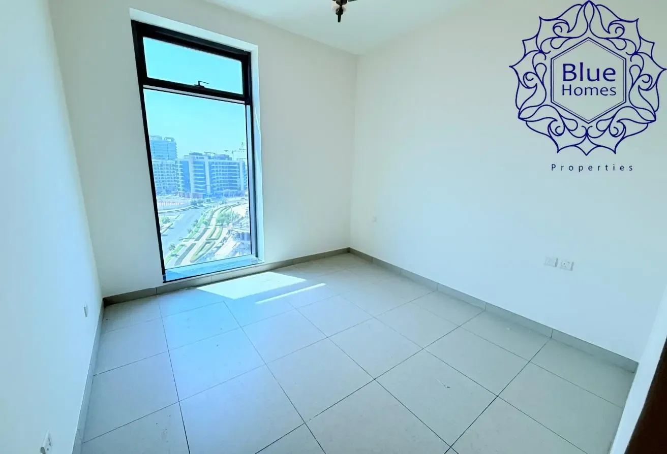 Bright 2BHK / Maidroom / kitchen appliances