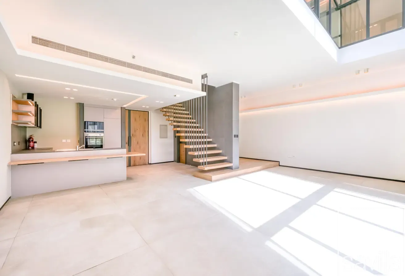 Duplex | Private Roof Terrace | Prime Location